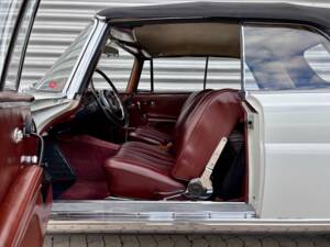 Image 14/33 of Mercedes-Benz 250 SE (1966)