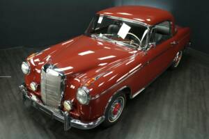 Imagen 44/50 de Mercedes-Benz 220 S (1957)