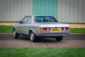 Image 5/30 de Mercedes-Benz 280 CE (1980)