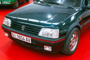 Image 12/33 of Peugeot 205 GTi 1.9 (1993)