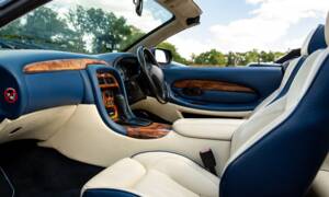 Immagine 4/46 di Aston Martin DB 7 Vantage Volante (2000)