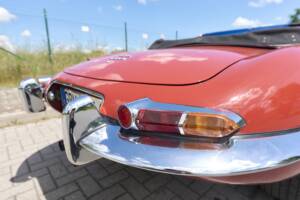 Image 17/80 of Jaguar E-Type 4.2 (1966)