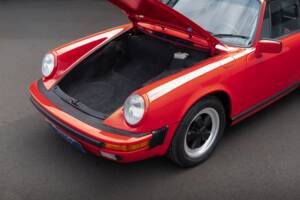 Image 18/29 of Porsche 911 Carrera 3.2 (1989)