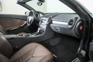 Immagine 17/50 di Mercedes-Benz SLK 200 Kompressor (2004)