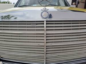 Bild 40/49 von Mercedes-Benz 200 (1979)