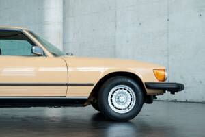 Bild 23/50 von Mercedes-Benz 450 SLC (1977)