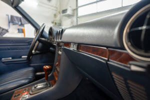 Image 28/33 de Mercedes-Benz 500 SL (1985)