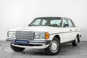 Image 3/50 of Mercedes-Benz 300 D (1980)