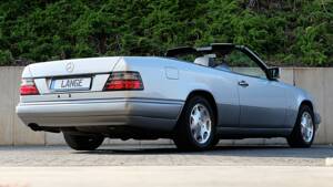 Image 17/74 of Mercedes-Benz E 320 (1997)