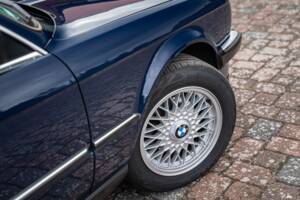 Image 4/99 of BMW 320i (1989)