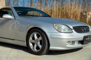 Image 17/48 of Mercedes-Benz SLK 320 (2001)