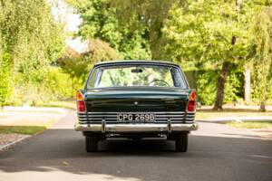 Image 25/44 of Ford Zodiac MkIII (1964)