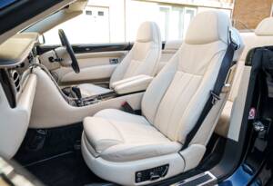 Bild 23/27 von Bentley Azure (2007)