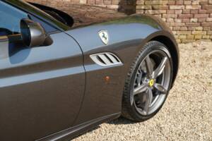 Bild 40/50 von Ferrari California (2010)