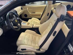 Imagen 11/18 de Ferrari 575M Maranello (2004)