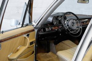 Immagine 25/50 di Mercedes-Benz 300 SEL 6.3 (1968)