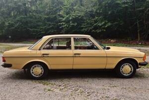Image 3/12 of Mercedes-Benz 300 D (1980)