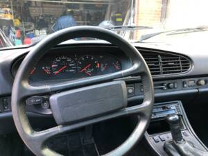Image 17/45 of Porsche 944 Turbo (1985)