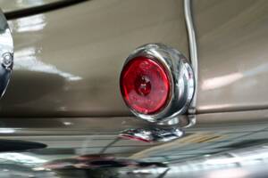 Immagine 47/50 di BMW 502 Baur (1955)