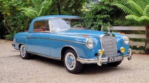 Image 3/39 of Mercedes-Benz 220 SE (1958)
