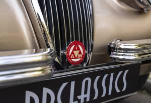 Image 8/34 of Jaguar XK 120 FHC (1952)