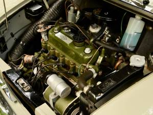 Image 14/50 of Riley Elf Mark I (1963)
