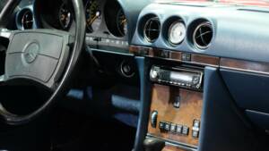 Image 14/42 de Mercedes-Benz 560 SL (1988)