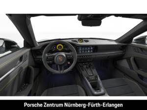 Image 5/8 of Porsche 911 Carrera 4 GTS (2025)