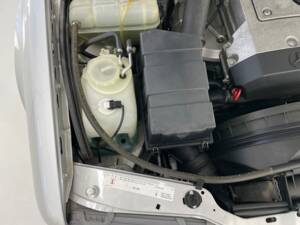 Immagine 20/32 di Mercedes-Benz E 200 (1994)