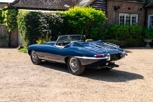 Image 24/86 de Jaguar E-Type (1967)