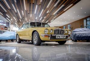 Image 12/50 de Jaguar XJ 6 C 4.2 (1975)