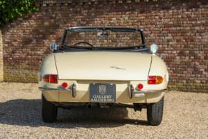Image 6/50 of Alfa Romeo 1600 Duetto (1967)