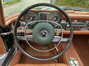 Imagen 12/37 de Mercedes-Benz 280 SL (1970)
