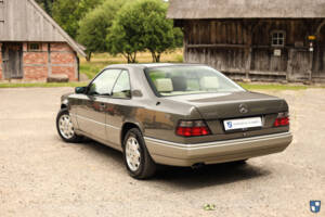 Bild 7/74 von Mercedes-Benz E 320 (1994)