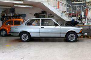 Immagine 9/22 di BMW 318i (1981)