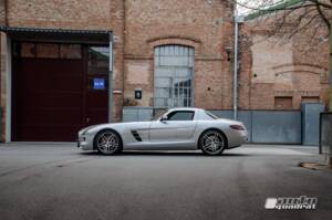 Afbeelding 2/18 van Mercedes-Benz SLS AMG (2011)