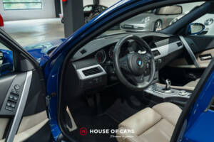 Image 16/25 of BMW M5 (2005)