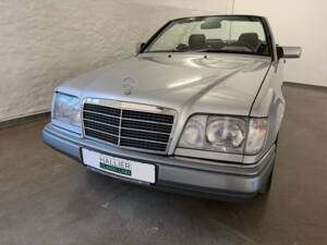 Imagen 6/27 de Mercedes-Benz E 200 (1995)