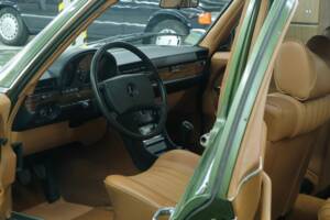 Image 17/50 de Mercedes-Benz 350 SE (1975)