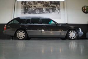 Bild 3/50 von Mercedes-Benz E 280 T (1994)