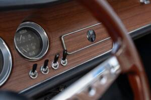 Image 51/83 of Alfa Romeo Giulia GT 1300 Junior (1968)