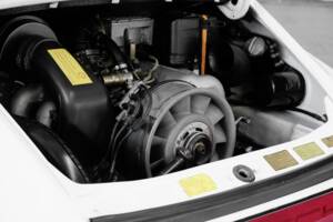 Image 30/46 de Porsche 911 Carrera 3.2 (1984)