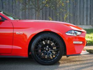 Image 7/33 de Ford Mustang GT 5.0 V8 (2022)