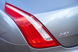 Bild 32/50 von Jaguar XJ 5.0 (2010)
