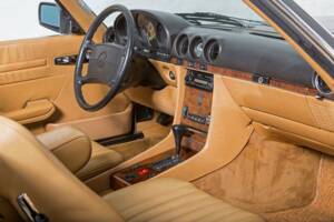 Image 18/20 of Mercedes-Benz 560 SL (1987)