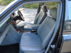 Bild 27/31 von Mercedes-Benz 260 E Lang (1991)