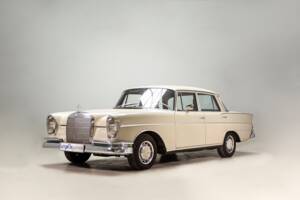 Imagen 3/32 de Mercedes-Benz 220 SE b (1965)