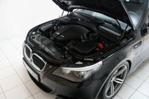 Bild 10/21 von BMW M5 Touring (2009)