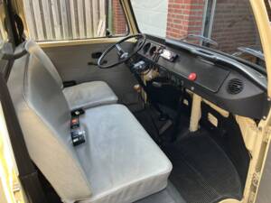 Bild 5/9 von Volkswagen T2b Kleinbus (1974)