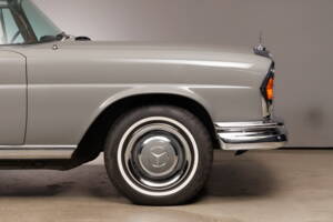 Image 13/45 of Mercedes-Benz 250 SE (1967)